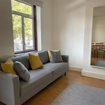 لندن Amazing 3 Bedroom Flat Minutes From Tower Bridge المظهر الخارجي الصورة