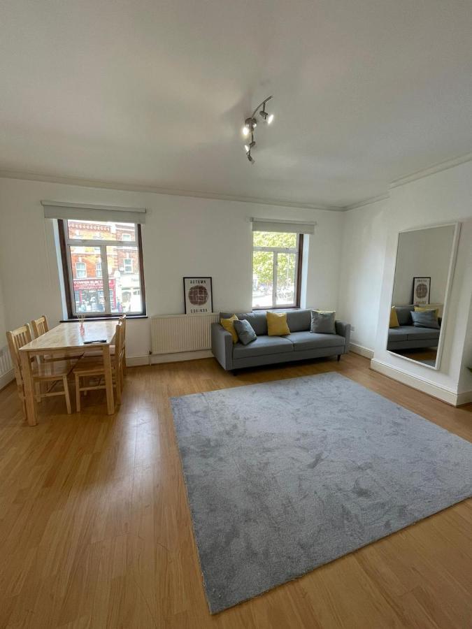 لندن Amazing 3 Bedroom Flat Minutes From Tower Bridge المظهر الخارجي الصورة