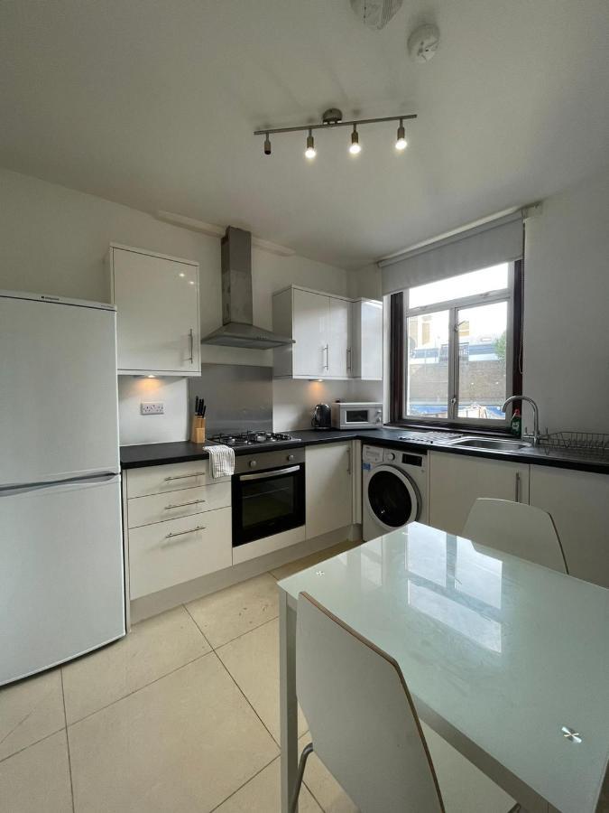 لندن Amazing 3 Bedroom Flat Minutes From Tower Bridge المظهر الخارجي الصورة