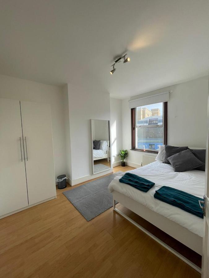 لندن Amazing 3 Bedroom Flat Minutes From Tower Bridge المظهر الخارجي الصورة